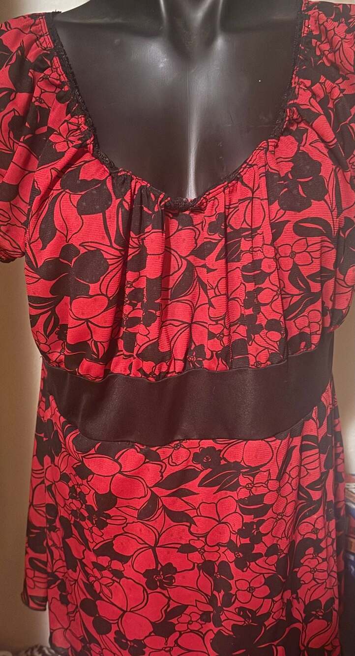 Byer California Red and Black Floral Print Empire Waist Babydoll Top